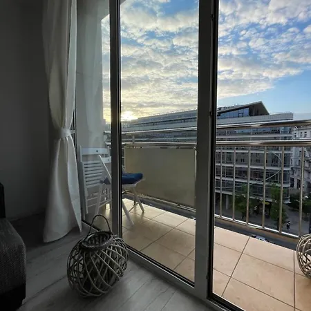 Apartment Aleje Jerozolimskie 11 19 - Darmowy Parking - Free Parking - 1km Do Dworca Centralnego, 850m Stacja Metra Nowy Swiat *
