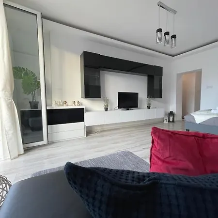 Aleje Jerozolimskie: With Free Parking Apartment *