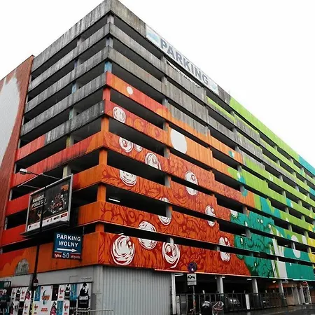 Aleje Jerozolimskie: With Free Parking *